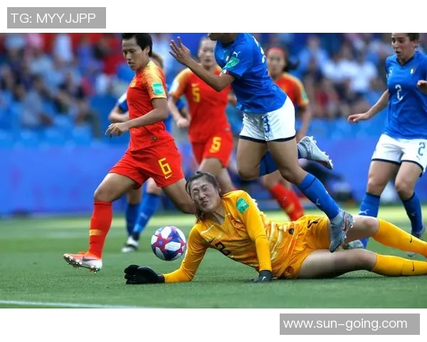 军字当头的足球女星们展现风采与实力的精彩瞬间